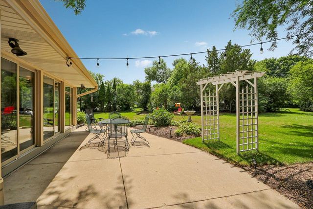 W182N8323 Georgetown DRIVE, Menomonee Falls, WI 53051
