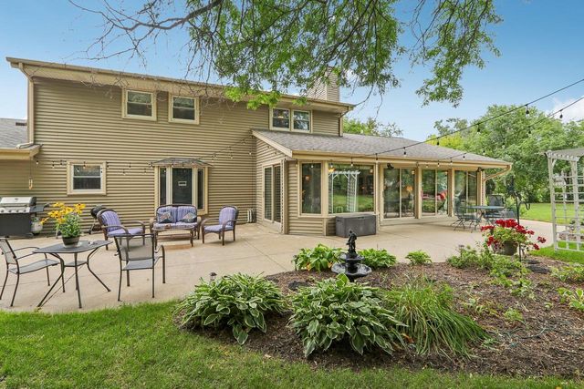 W182N8323 Georgetown DRIVE, Menomonee Falls, WI 53051