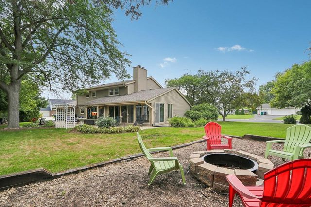 W182N8323 Georgetown DRIVE, Menomonee Falls, WI 53051