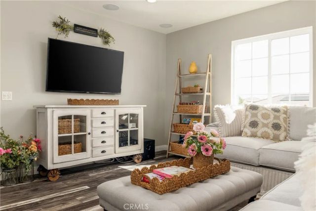 6877 Meander, Jurupa Valley, CA 91752