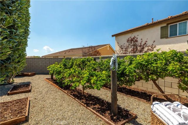 6877 Meander, Jurupa Valley, CA 91752