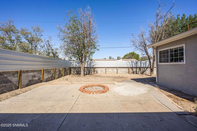 1925 Anderson Drive, Las Cruces, NM 88001