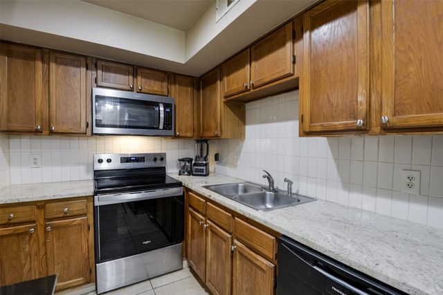 2311 Basil Drive C106, Arlington, TX 76006