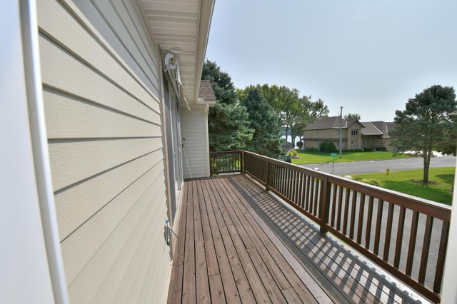 530 Lakeside Bay Drive S, Bayport, MN 55003