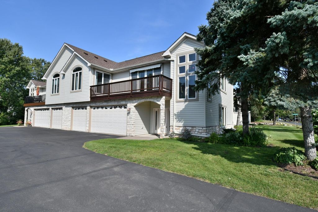 530 Lakeside Bay Drive S, Bayport, MN 55003