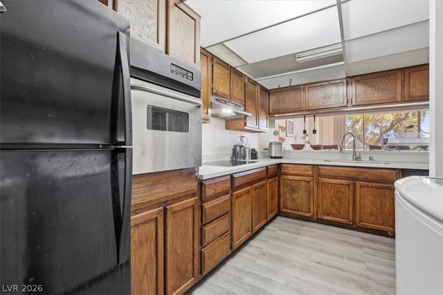 745 North RoyalCrest Circle 115, Las Vegas, NV 89169