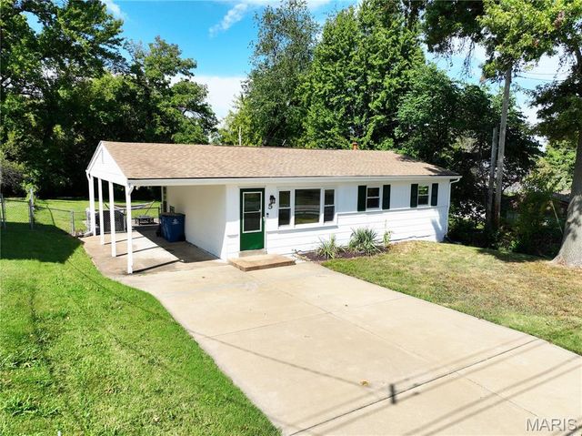 5 Delord Avenue, Maryland Heights, MO 63043
