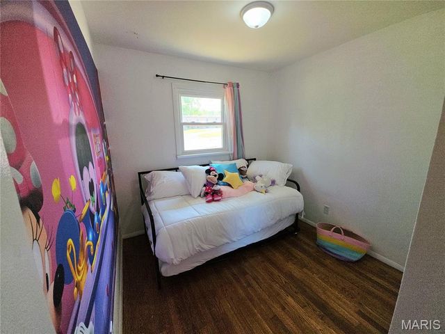 5 Delord Avenue, Maryland Heights, MO 63043