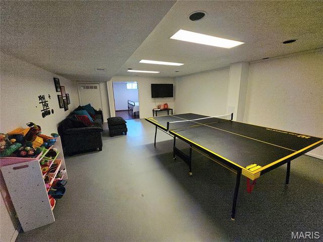 5 Delord Avenue, Maryland Heights, MO 63043