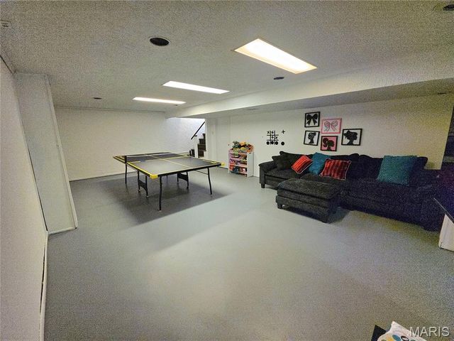 5 Delord Avenue, Maryland Heights, MO 63043