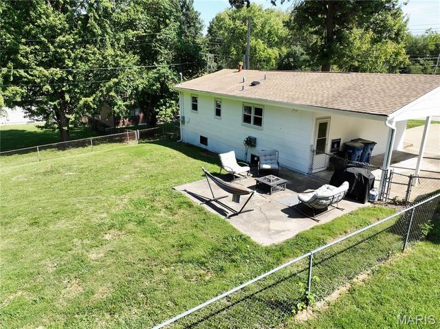 5 Delord Avenue, Maryland Heights, MO 63043