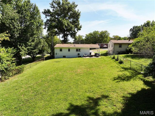 5 Delord Avenue, Maryland Heights, MO 63043