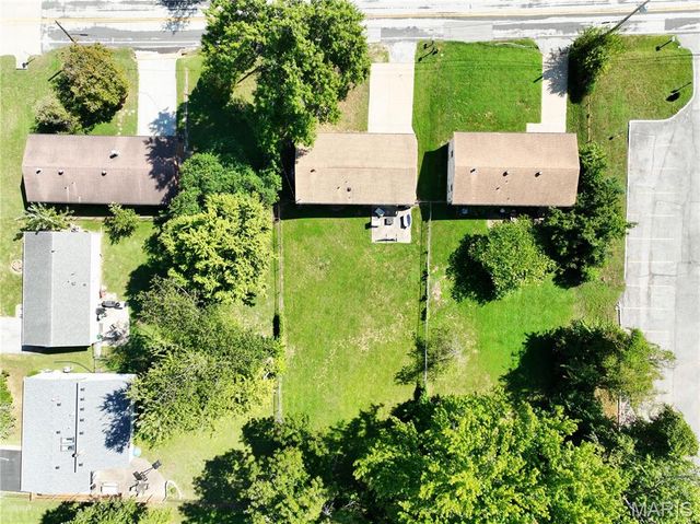 5 Delord Avenue, Maryland Heights, MO 63043