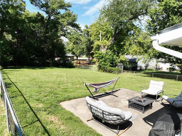 5 Delord Avenue, Maryland Heights, MO 63043