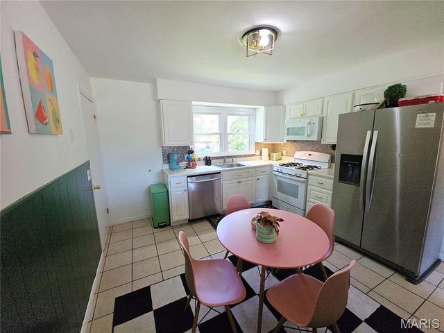 5 Delord Avenue, Maryland Heights, MO 63043