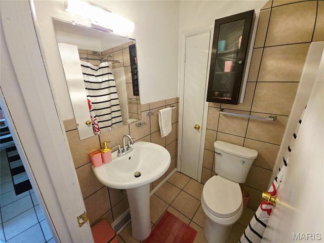 5 Delord Avenue, Maryland Heights, MO 63043