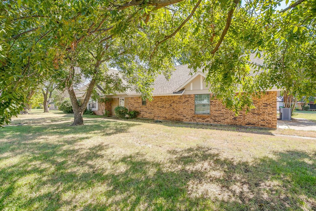 400 Mountain Valley Boulevard, Joshua, TX 76058 — photo 2
