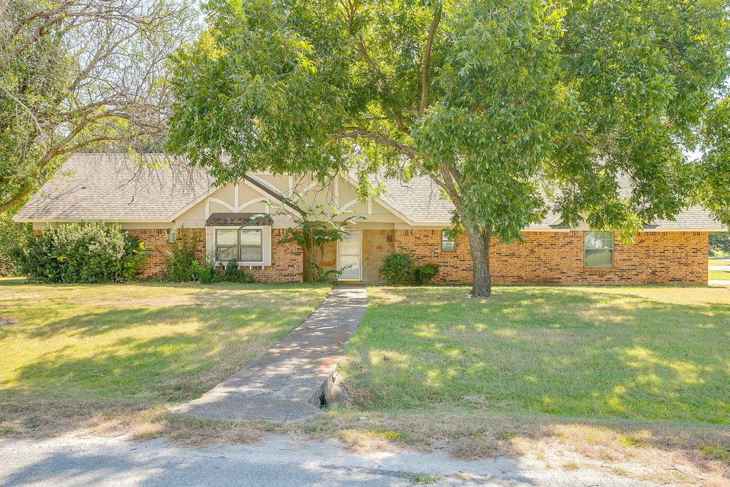 400 Mountain Valley Boulevard, Joshua, TX 76058 — photo 3