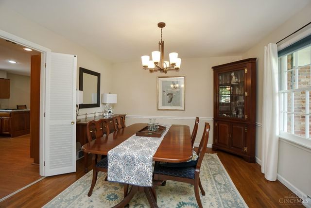 725 Kingfisher Lane, Glendale, OH 45246