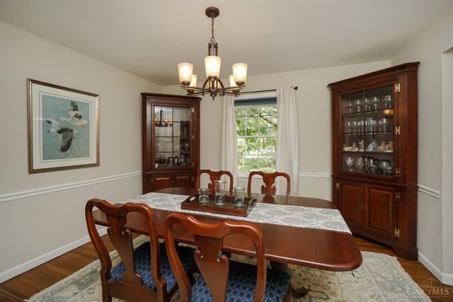 725 Kingfisher Lane, Glendale, OH 45246