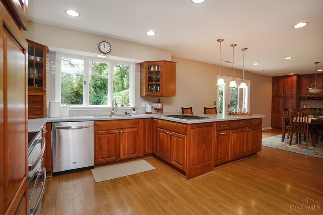 725 Kingfisher Lane, Glendale, OH 45246
