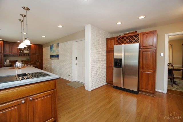 725 Kingfisher Lane, Glendale, OH 45246