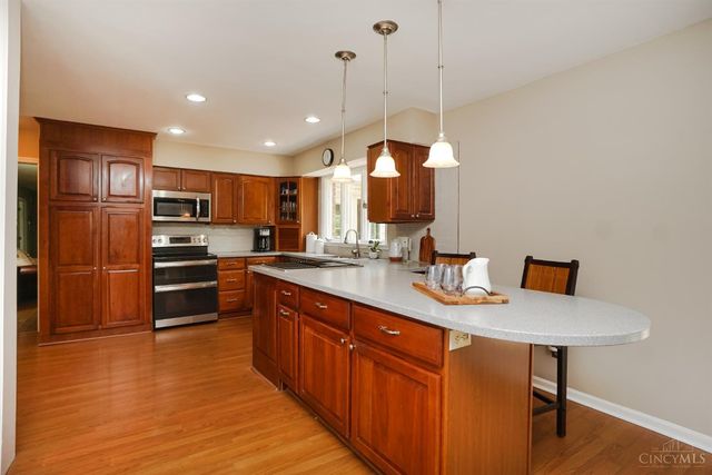 725 Kingfisher Lane, Glendale, OH 45246