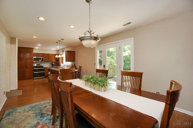 725 Kingfisher Lane, Glendale, OH 45246