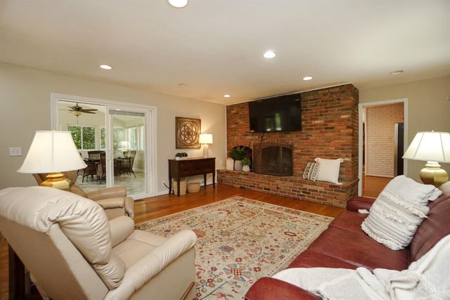 725 Kingfisher Lane, Glendale, OH 45246