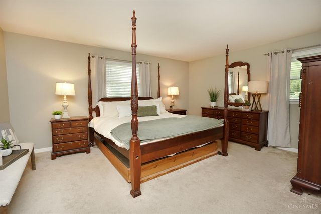 725 Kingfisher Lane, Glendale, OH 45246