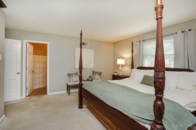 725 Kingfisher Lane, Glendale, OH 45246