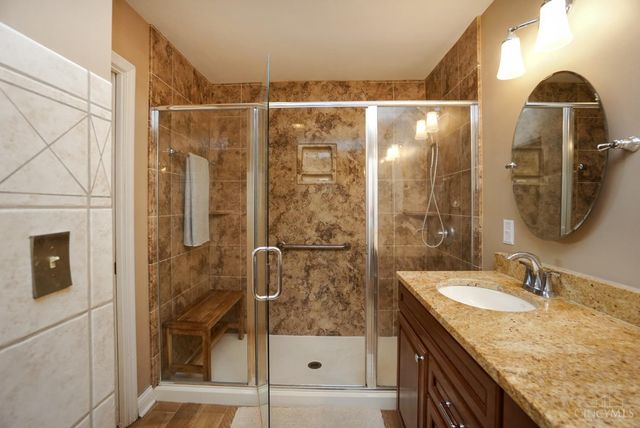 725 Kingfisher Lane, Glendale, OH 45246