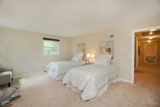 725 Kingfisher Lane, Glendale, OH 45246