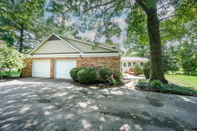725 Kingfisher Lane, Glendale, OH 45246