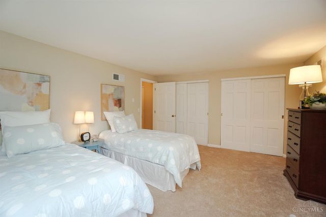 725 Kingfisher Lane, Glendale, OH 45246