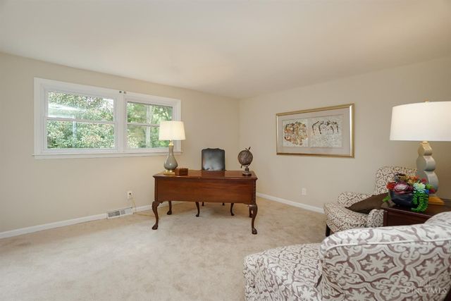 725 Kingfisher Lane, Glendale, OH 45246