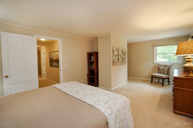 725 Kingfisher Lane, Glendale, OH 45246