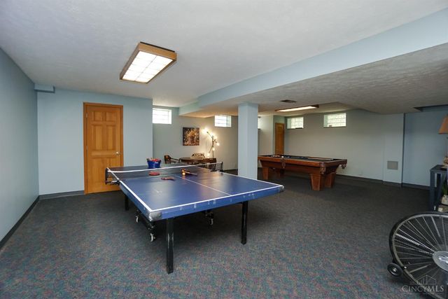 725 Kingfisher Lane, Glendale, OH 45246