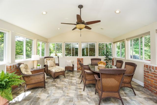 725 Kingfisher Lane, Glendale, OH 45246
