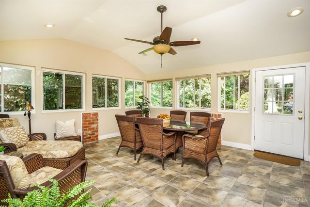 725 Kingfisher Lane, Glendale, OH 45246