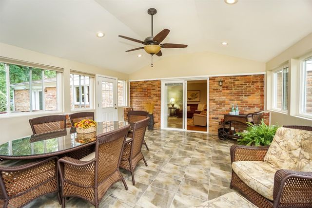 725 Kingfisher Lane, Glendale, OH 45246