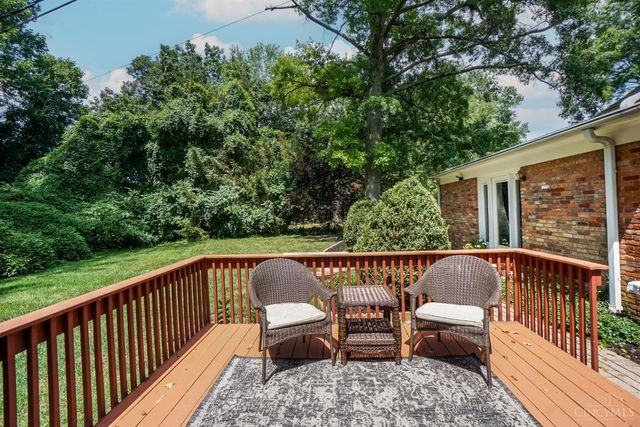 725 Kingfisher Lane, Glendale, OH 45246