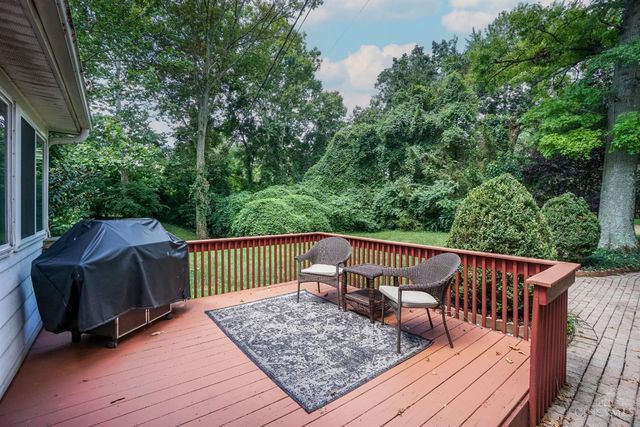 725 Kingfisher Lane, Glendale, OH 45246