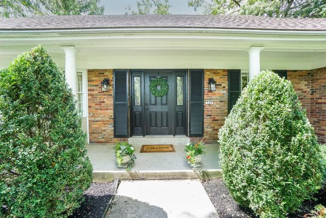 725 Kingfisher Lane, Glendale, OH 45246