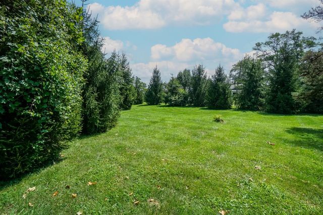 725 Kingfisher Lane, Glendale, OH 45246