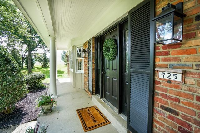 725 Kingfisher Lane, Glendale, OH 45246