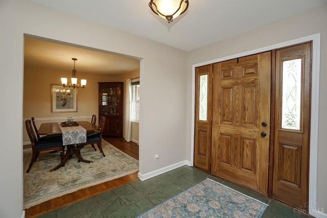 725 Kingfisher Lane, Glendale, OH 45246