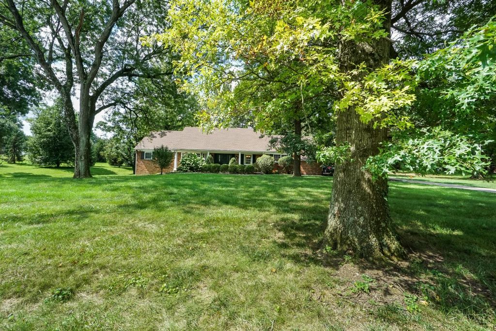 725 Kingfisher Lane, Glendale, OH 45246