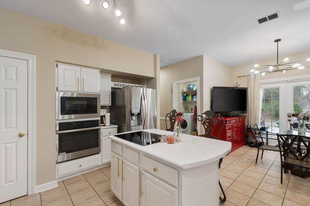 550 Alakoko Pl, Diamondhead, MS 39525