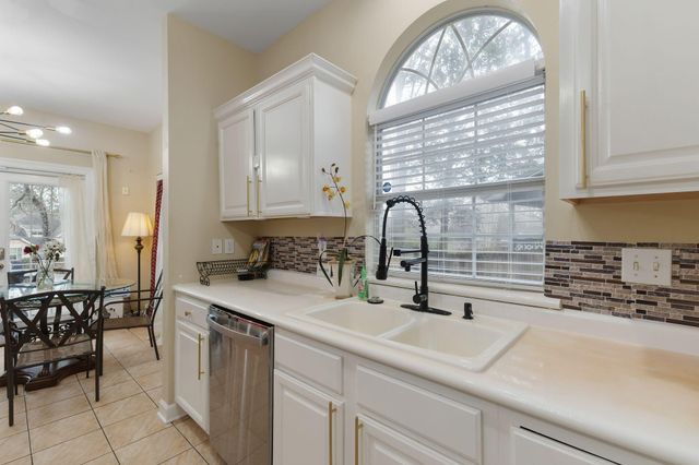 550 Alakoko Pl, Diamondhead, MS 39525